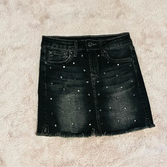 7 For All Mankind Black Skirt with Silver Studs - Picture 1 of 3